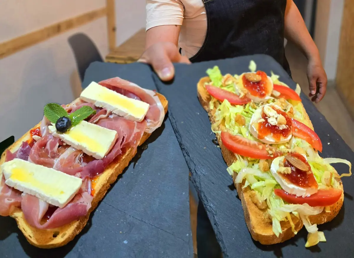 Tostadas variadas